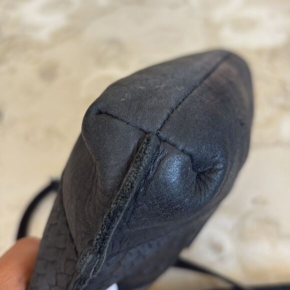 Roots Edie Crossbody Braided Tribe Leather Bag - Picture 8 of 12